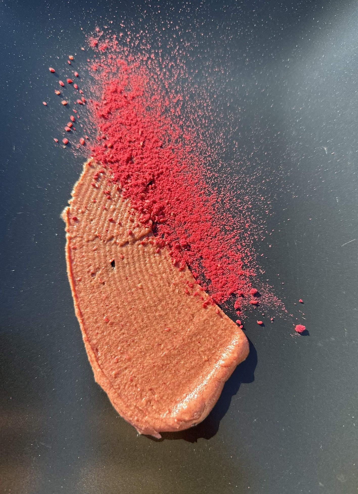 Tigrinių riešutų sviestas su avietėmis