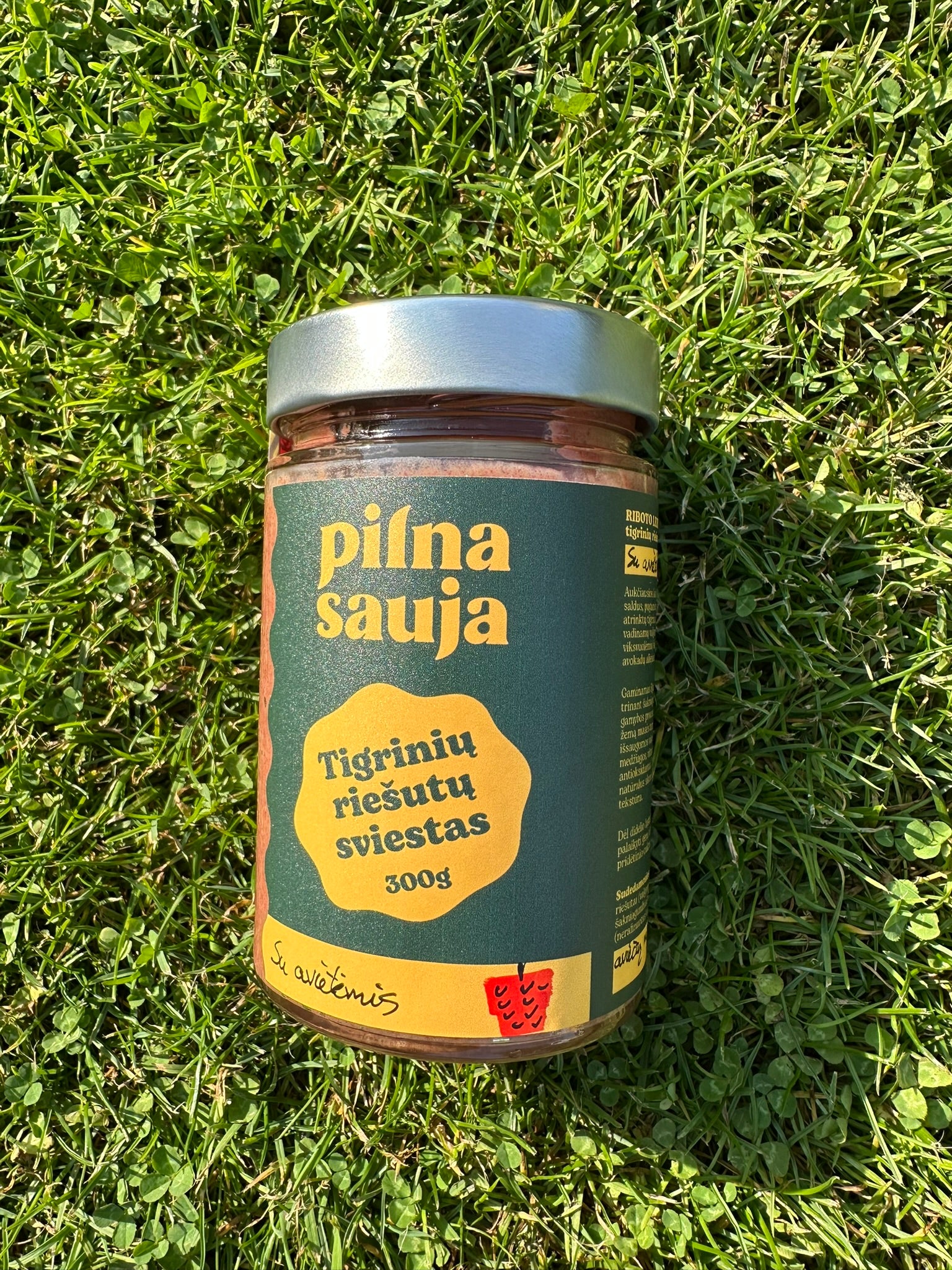 Tigrinių riešutų sviestas su avietėmis