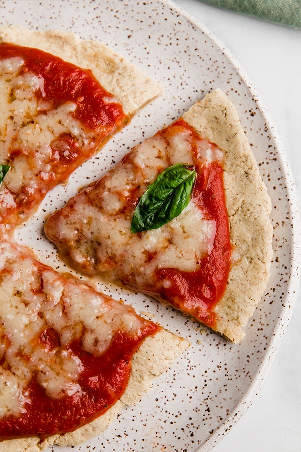 Valgomosios viksvuolės (tigrinių riešutų) miltų pica be glitimo